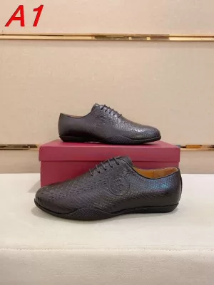 【Burberry】ローカットスニーカー レザー 型押し 蛇纹 BLACK パーティー