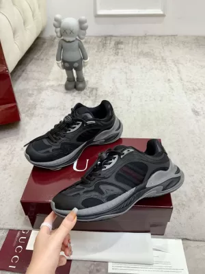 【GUCCI】スニーカー メッシュ × レザー ホワイト × ネイビー GVロゴ ストリート GVC-