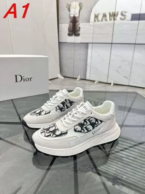 2026新作登場！【Dior】スニーカー スエード×KAWS柄 白底 ベージュ×ブラック カジュアル