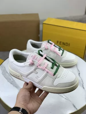 2026新作発表【Fendi】スニーカー レザー ピンク×グリーン鞋带 白底 ホワイト×ピンク×グリーン カジュアル