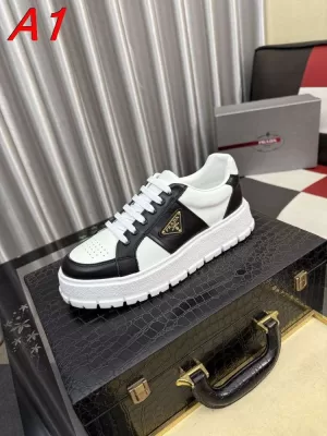 2026入荷【Prada】チャンキースニーカー レザー 金色三角标 黑白撞色 カジュアル