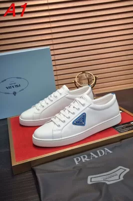 【Prada】スニーカー レザー 青い三角标识  White カジュアル