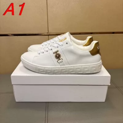 2026発売【Versace】スニーカー レザー メダリオンヘッド ギリシャ鍵巻 白×ゴールド カジュアル