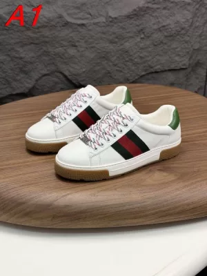 2026入荷しました【Gucci】スリッポン GGモノグラム×レザー ウェブストライプ グレー ストリート