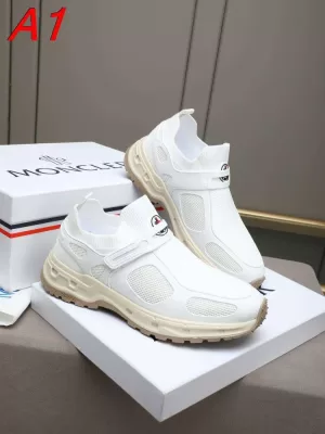 2026発売中！【Moncler】スリッポン ニット×レザー 魔术贴装饰 山峰ロゴ :white カジュアル