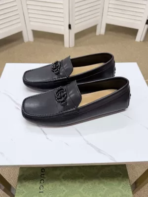 2026新作登場！【GUCCI】スニ-カー レザー ×  黑  孔あけ 运动 HE-
