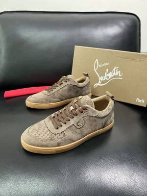 2026新作登場!【Christian Louboutin】スニーカー スエード 穿孔設計 ベージュ×ブラウン ストリート