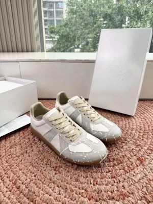 2026発売【MM6 Maison Margiela】スニーカー レザー×スエード スプラッシュ装饰 V字装饰 アイボリー×グレー カジュアル