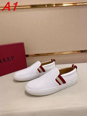 2026入荷【Burberry】スリッポン レザー パンチング ストライプ  WHITE×RED カジュアル