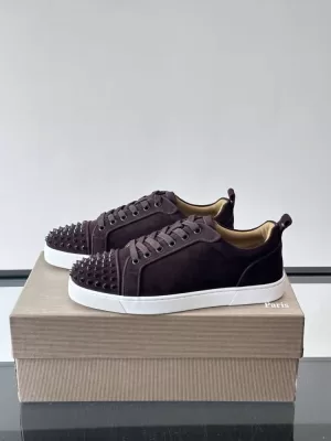 2026発売【Christian Louboutin】スニーカー スエード 锥形釘装飾 ブラウン×ホワイト ストリート