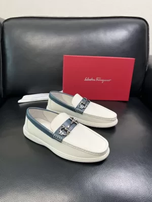 2026入荷しました【Ferragamo】ローファー レザー 荔枝紋 × ネイビー 马衔扣 ビジネス FERR-