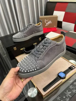 【Christian Louboutin】スニーカー スエード 锥形釘装飾 グレー×シルバー×ブラウン ストリート
