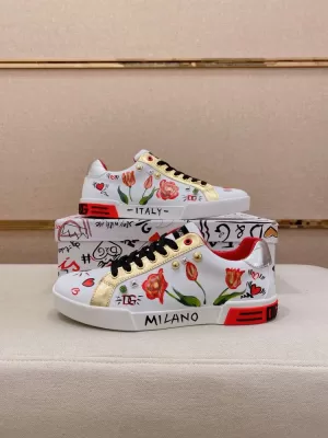 2026新作【Dolce & Gabbana】スニーカー レザー 金铆钉×花卉柄 DG柄 ホワイト×レッド×ゴールド ストリート