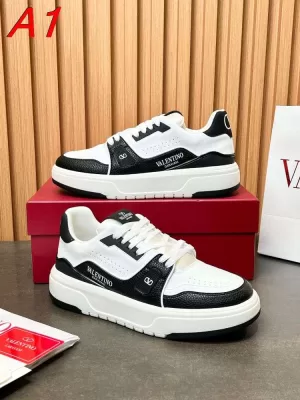 2026新作登場!【Valentino】スニーカーレザー 双V円形徽章 プラットフォーム 白×黒 カジュアル