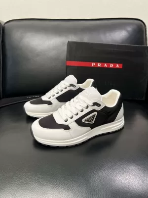 2026新作登場！【Prada】スニーカー レザー×织物 银色三角标 黑白撞色 カジュアル