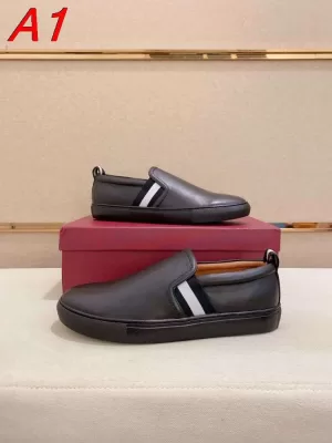 2026発売【Burberry】ローファー レザー ストラクチャーデザイン グレー×ブラック カジュアル