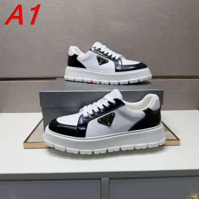 2026入荷しました【Prada】チャンキースニーカー レザー 金色三角标 黑白撞色 ストリート