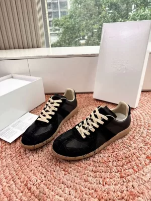 2026入荷しました【MM6 Maison Margiela】スニーカー レザー 德训鞋款式 スプラッシュ装饰 ブラウウン×ブラック ストリート