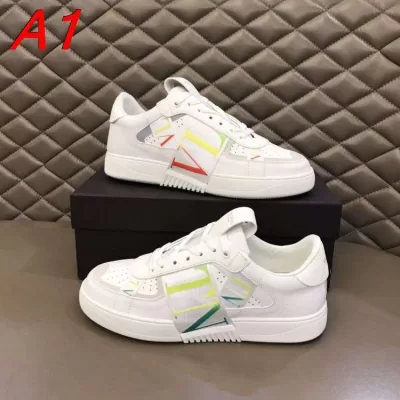 2026入荷しました【Valentino】スニーカーレザー 渐変彩色飾帯 几何Logo 白 カジュアル