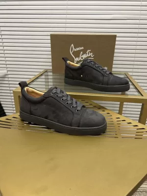 2026新作発表【Christian Louboutin】スニーカー スエード 五金装飾 グレー×ブラック デイリー