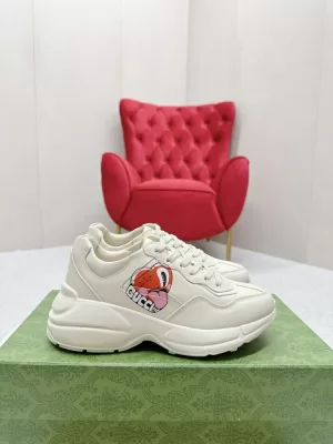 2026入荷【Gucci】ビットローファー レザー チェーン ホースビット ベージュ×ネイビー ビジネス