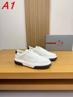 2026入荷しました【Prada】スニーカー レザー 倒三角标识 ベージュ× White カジュアル