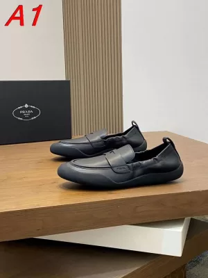 【Prada】ローファー レザー 币形バー グレー カジュアル