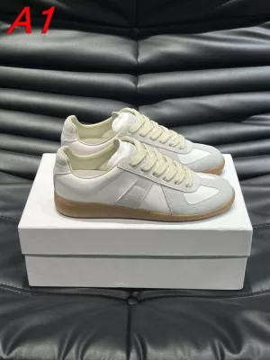 2026入荷【MM6 Maison Margiela】スニーカー レザー×スエード V字装饰 德训鞋款式 ホワイト×グレー ストリート