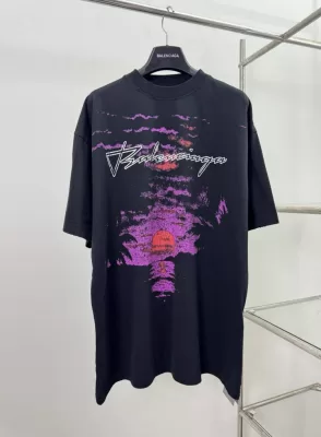 2026 バレンシアガ 夏新着 パリプリント クルーネック半袖Tシャツ 柔らか肌触り型崩れなし ブランド コピー