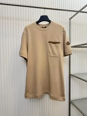 2026 モンクレール 夏新着 レザーポケット クルーネック半袖Tシャツ 柔らか肌触り型崩れなし ブランド コピー