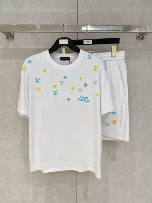2026 ルイヴィトン 夏新着 夏用半袖セットアップ 细腻顺滑垂坠有型 ベーシック ベーシック ブランド コピー