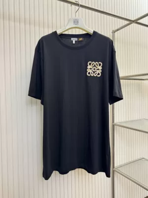 2026 ロエベ 夏新着 ロゴ刺繍 クルーネック半袖Tシャツ 柔らか肌触り型崩れなし ブランド コピー