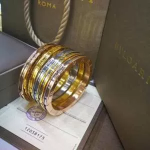 3色可選 春夏のトレンドアイテム ブルガリ大人カジュアル夏ファッション2020 BVLGARI ブレスレット 抜け感スゴイ