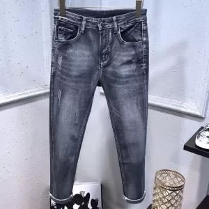 FENDIデニムパンツ サイズ着こなし 激安2020春夏フェンデイ スーパーコピージーンズ ゆるさがかわいい人気新品