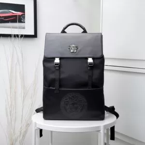 【2020秋冬トレンド】押さえておきたい ヴェルサーチVERSACE 秋にこれがはやりそうリュック サイズのよさを感じる新作