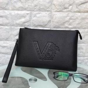VERSACE おしゃれさんはいち早く取り ヴェルサーチ2020秋、イチオシ上品 ポーチ 新作アイテムが今年流