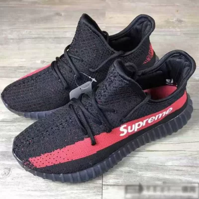 軽やかな履き心地　シュプリームコピー supreme X yeezy 350 実用性も高いランニングシューズ