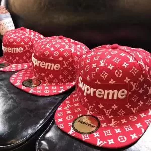 一味違うケーブル編みが魅力満点 LVsupreme ムダな装飾を排したデザイン 2020新作