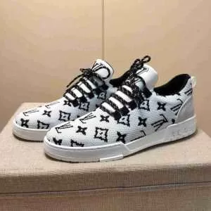 やっぱり優しい色 ルイ ヴィトン LOUIS VUITTON 【2020秋冬トレンド】押さえておきたい ランニングシューズ サイズのよさを感じる新作