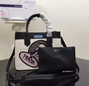 シーズン　 トートバッグ 4色可選　PRADA プラダ 　海外先行発売　超人気美品
