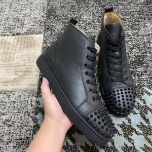 クリスチャンルブタン おしゃれな人が持っている Christian Louboutin １点限りVIPセール ランニングシューズ