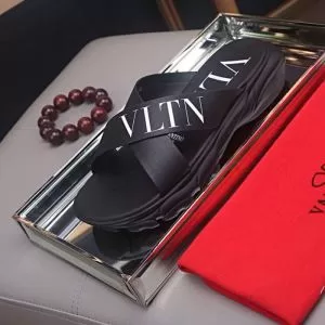 元気な印象のコーデ サンダル 知的な雰囲気夏着物 ヴァレンティノ VALENTINO 2020春夏トレンドアイテム