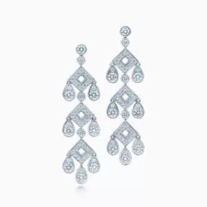 大人の新作こそ ティファニー TiffanyCo 狙える優秀アイテム イヤリングおしゃれに大人の必見