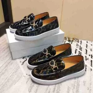 ランニングシューズ 【2020秋冬】の注目トレンド ヴェルサーチオシャレスタイルが今年流 VERSACE 2色可選 今季トレンド抜け感新品