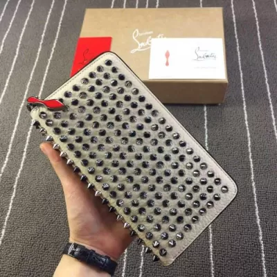 セール中2020秋冬 クリスチャンルブタンChristian Louboutin 財布