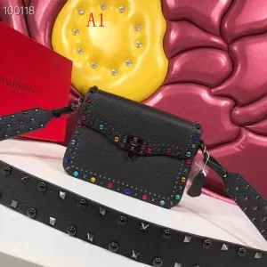 VALENTINO ヴァレンティノ ショルダーバッグ 3色可選 最終数量限り人気デザインで欲しい