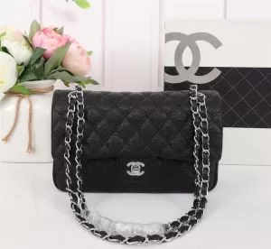 夏のコーデには欠かせない シャネル CHANEL おすすめ大人かわいい着こなし レディースバッグ リラックス感のある着こなし