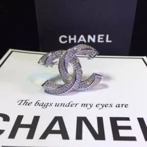 る春夏おすすめの人気商品 2020年の春夏に着たい シャネル CHANEL ブローチ