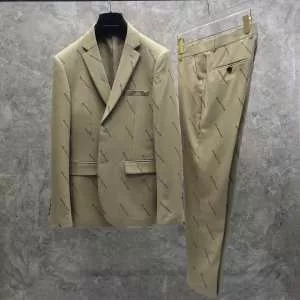 BALENCIAGA スーツ 2020秋冬最重要アイテム おしゃれ感度が高い秋冬トレンド バレンシアガ