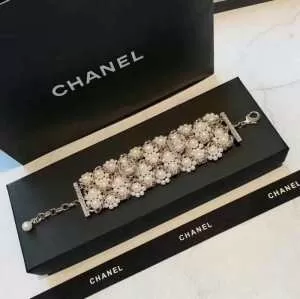 ファッションにトレンド ブレスレット夏ファッションのおすすめ シャネル 2020年夏の一押しファッションアイテムCHANEL